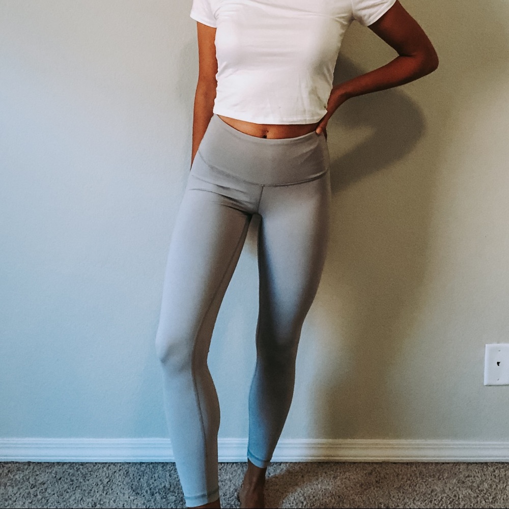 NWOT Yogalicious 3/4 Leggings Grey XS